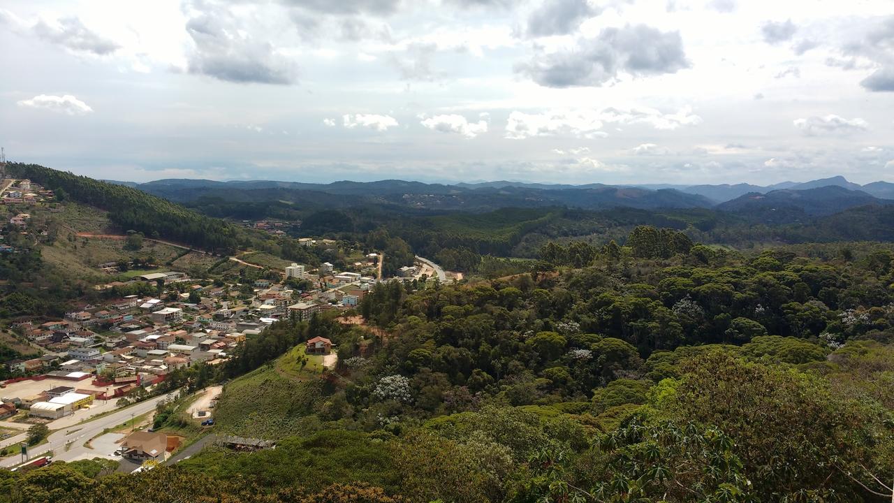 דומינגוס מרטינס Aparthotel Em Pedra Azul מראה חיצוני תמונה